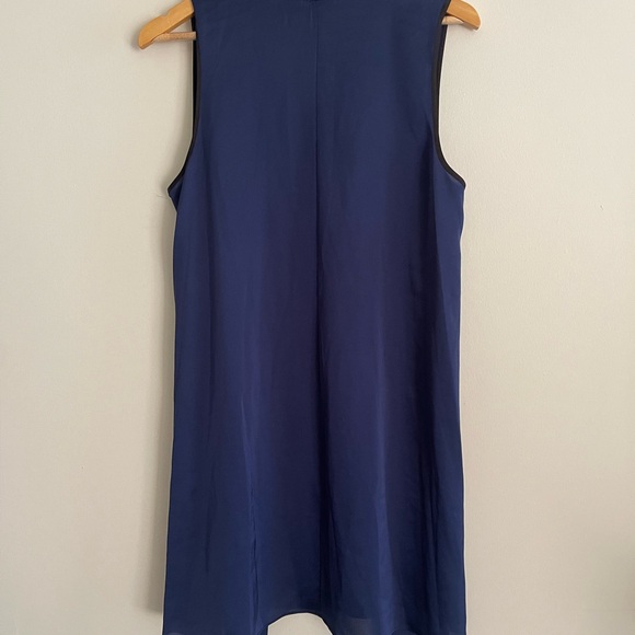 BCBGeneration‎ Vivid-blue  Tie V-Neck dress 100% Polyester in size M - Picture 10 of 17